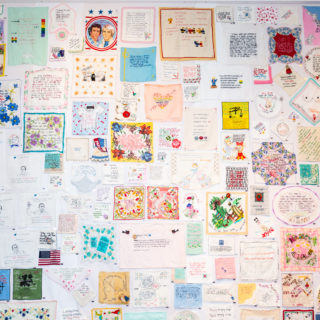 Τα εξοργιστικά tweet του Ντόναλντ Τραμπ σε κεντήματα