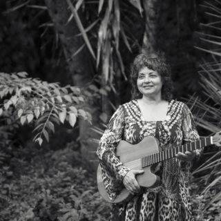 Νάνα Σιμόπουλος: Η μουσική είναι μια γλώσσα που δεν χρειάζεται μετάφραση