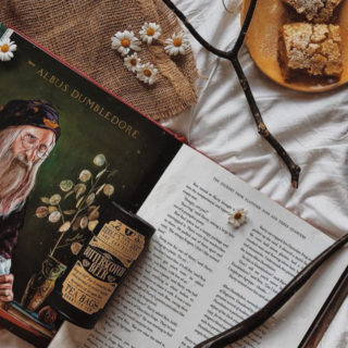 Τι βιβλίο να προτιμήσεις πριν κοιμηθείς για να κάνεις έναν ποιοτικό ύπνο