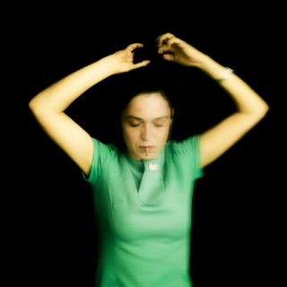 Η Εύη Σαουλίδου αποζητά περισσότερες ρωγμές και λιγότερη αρτιότητα