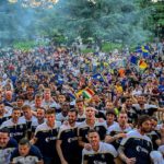 Με ναζιστικούς ύμνους, πυρσούς και σβάστικες πανηγυρίζουν οι φίλαθλοι της Ελλάς Βερόνα την άνοδο της ομάδας στην Α’ Κατηγορία