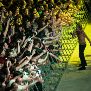 43 φωτογραφίες από τη βραδιά που ο Iggy Pop (ξανα)ξετίναξε την Αθήνα…