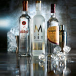 Τα αποστάγματα Μονοποικιλιακό Τσίπουρο Δεκαράκι, Ούζο Πλωμαρίου Άδολο και  M DRY Mastiha αποτελούν το “The Local Spirit Project”