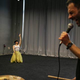 Η γκοθ «Ζιζέλ» του Κώστα Τσιούκα χορεύει στον ρυθμό του Larry Gus.