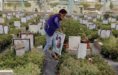 Οι ΗΠΑ στέλνουν ένα πολεμικό πλοίο και αεροσκάφη στα ΗΑΕ για τους Χούθι