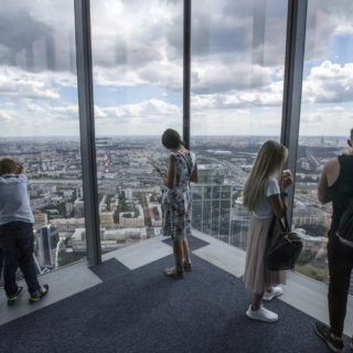 Αυτή είναι η θέα από το υψηλότερο εργοστάσιο σοκολάτας στον κόσμο