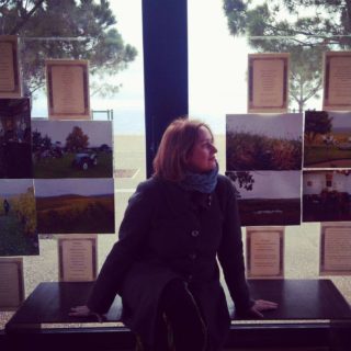 Παρατηρώ τα δάκτυλά σου, της Δώρας Κασκάλη