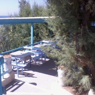 Αν βρεθείς στην Ανάφη να παραγγείλεις στη Βιβή κεφτεδάκια και τζατζίκι