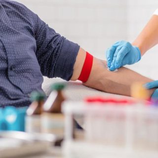 «Καλούμε όλο τον κόσμο πριν φύγει για διακοπές να δώσει μία μονάδα αίμα»