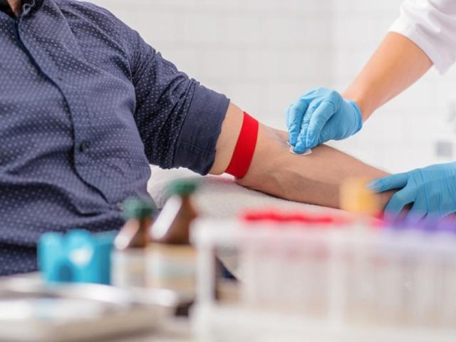 «Καλούμε όλο τον κόσμο πριν φύγει για διακοπές να δώσει μία μονάδα αίμα»