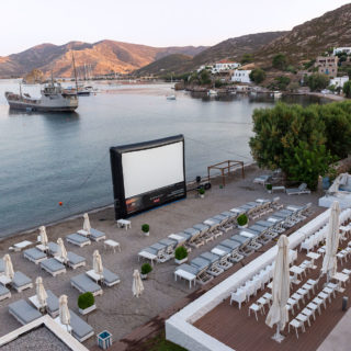 Ένα ξενοδοχείο στην Πάτμο μεταμορφώθηκε σε θερινό σινεμά