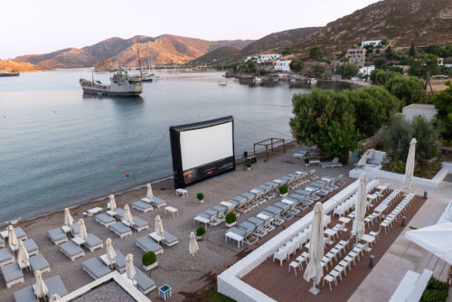 Ένα ξενοδοχείο στην Πάτμο μεταμορφώθηκε σε θερινό σινεμά