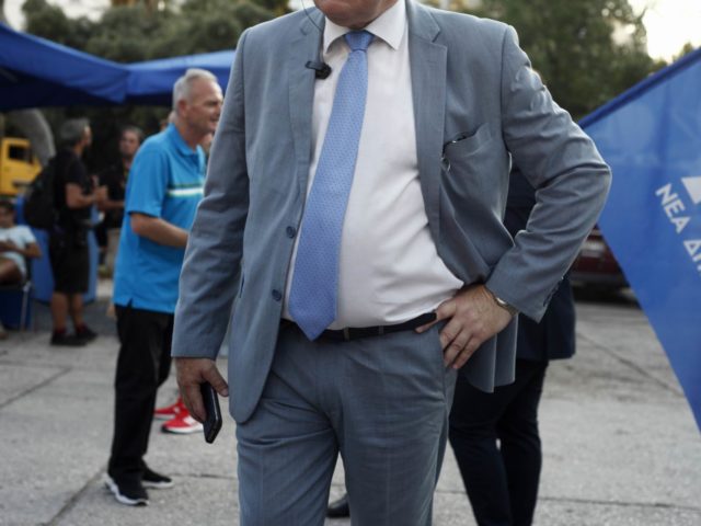 «Πες εκεί ένα “αμ βερι χαπι, Μητσοτάκης φορ εβερ, να τελειώνουμε”».