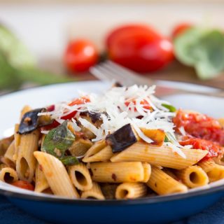 8 συνταγές με μελιτζάνες εποχής στα καλύτερά τους