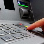 Αυξάνονται από τις επόμενη εβδομάδα ως και 3 ευρώ οι χρεώσεις για αναλήψεις με κάρτες από ΑΤΜ άλλων τραπεζών