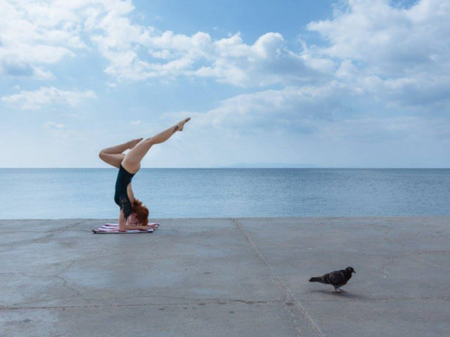 Όλοι οι λόγοι για να δοκιμάσεις yoga στη φύση