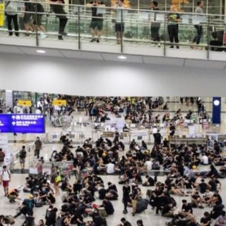 Το αεροδρόμιο του Χονγκ Κονγκ ανέστειλε το check-in σε όλες τις πτήσεις αναχώρησης