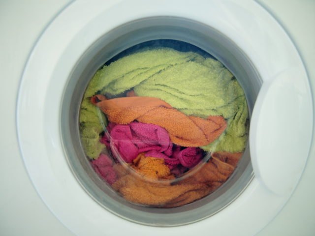 Αύγουστος στην Αθήνα και το μόνο που συμβαίνει είναι το άπλωμα μιας μπουγάδας