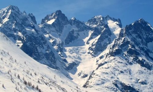 Μικροπλαστικά βρέθηκαν για πρώτη φορά ακόμη και στα παρθένα χιόνια της Αρκτικής και των Άλπεων