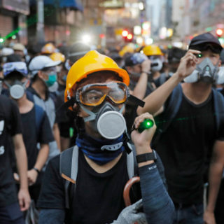 Τo Twitter και το Facebook διέγραψαν λογαριασμούς που «δυσφήμιζαν» τους διαδηλωτές στο Χονγκ Κονγκ