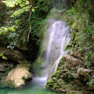 Εάν βρεθείς στα Κύθηρα κάνε μια βουτιά στον Καταρράκτη της Νεράιδας