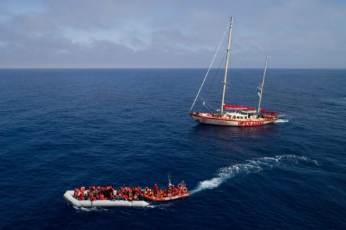 Η ισπανική ΜΚΟ ProActiva Open Arms ανακοινώνει ότι διέσωσε 55 μετανάστες στα ανοικτά της Λιβύης