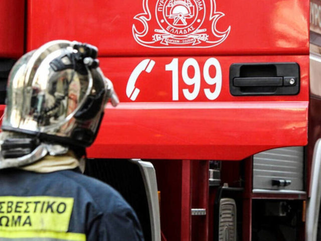 Φωτιά ξέσπασε σε κατάστημα με ανταλλακτικά αυτοκινήτων στο Μενίδι