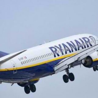Το προσωπικό καμπίνας της Ryanair στην Ισπανία σχεδιάζει 10 ημέρες απεργιακών κινητοποιήσεων
