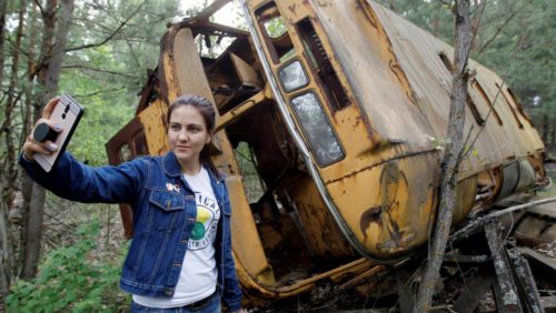 Η νέα τάση στα social media είναι η “Disaster selfie”