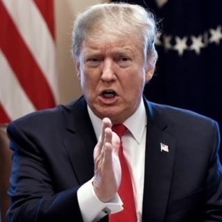 Πρωτοφανές! Ο Ντόναλντ Τραμπ ακύρωσε τις συνδρομές σε New York Times και Washington Post