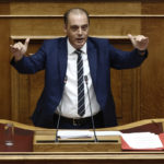 Ο Κυριάκος Βελόπουλος ζητά να σταλούν στα ξερονήσια οι πρόσφυγες και μετανάστες [VIDEO]