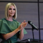 Οι καιρικές συνθήκες δεν «συμπαθούν» την Ιβάνκα Τραμπ, με αποτέλεσμα να γίνει για άλλη μια φορά meme