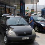 Σταθερές οι τιμές της βενζίνης στην Ελλάδα παρά τις ανατιμήσεις στη διεθνή αγορά