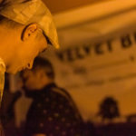 Το Velvet Bus παρκάρει στην Αθήνα για το closing party του