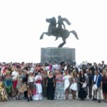 Υψηλή ραπτική με πλαστικές σακούλες, χαρτόνι και καπάκια στη Νέα Παραλία της Θεσσαλονίκης