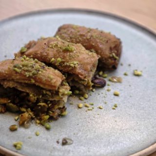 Η γλυκιά εκδοχή του Feyrouz μόλις χάρισε στην Αθήνα παραπάνω άρωμα ανατολής