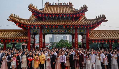 Την 9η μέρα του 9ου μήνα, 99 ζευγάρια παντρεύτηκαν στη Μαλαισία