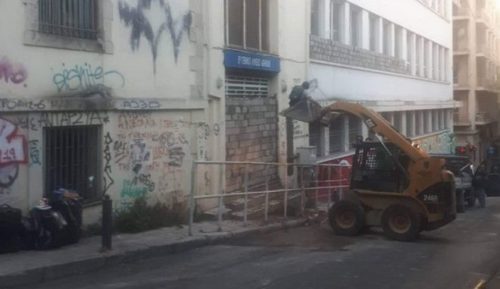 Σύλλογοι Γονέων για το σχολείο της Νεάπολης Εξαρχείων: «Θέλουμε τους συμμαθητές των παιδιών μας πίσω»