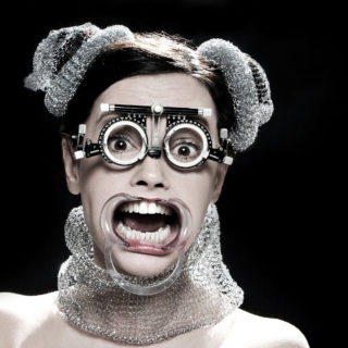 Τι ξεχωρίζει την αλήθεια από το ψέμα; Αυτό αναζητά η νέα έκθεση φωτογραφίας του Γιάννη Βελισσαρίδη