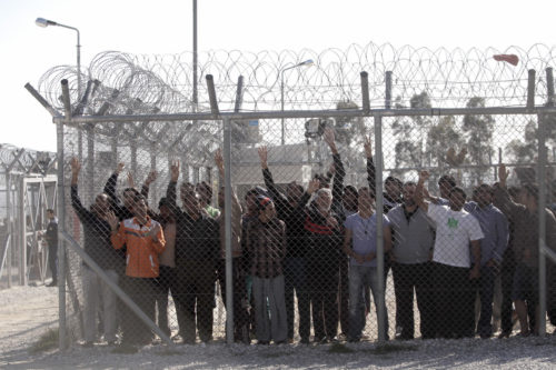 Πυρκαγιά έχει ξεσπάσει στο κέντρο κράτησης αλλοδαπών στην Αμυγδαλέζα