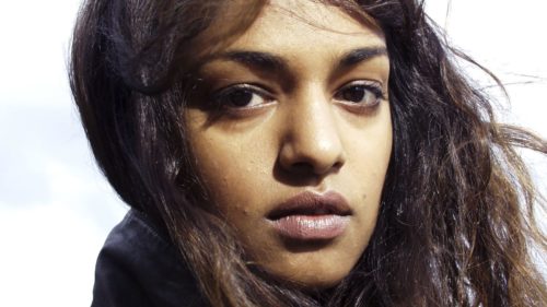 H M.I.A. στέκεται στο πλευρό του Τζούλιαν Ασάνζ