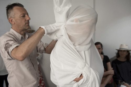 Ένας ολόκληρος τόμος για την μόδα και την ιστορία της χωρίς ούτε μία φωτογραφία