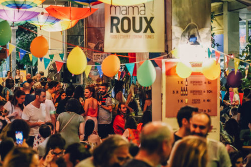 Το Mama Roux γιορτάζει και σε προσκαλεί να παρτάρεις μαζί του