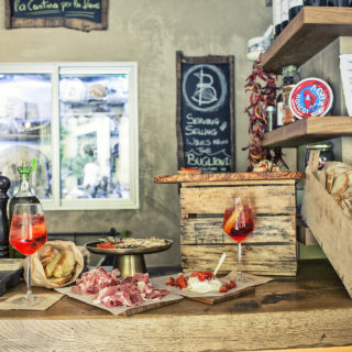 10+1 πιάτα που Τρώμε στις Μπάρες της Αθήνας