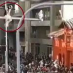 Χιλή: Κοπέλα αχρηστεύει κάμερα ασφαλείας και πέφτει από μεγάλο ύψος στην αγκαλιά διαδηλωτών [ΒΙΝΤΕΟ]