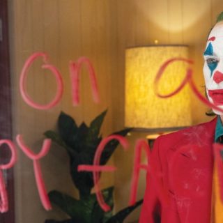 Τζοκερ-ομαχίες: Τι απαντάνε στις αντιδράσεις ο Χοακίν Φίνιξ κι ο σκηνοθέτης Τοντ Φίλιπς;