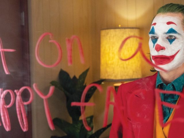 Τζοκερ-ομαχίες: Τι απαντάνε στις αντιδράσεις ο Χοακίν Φίνιξ κι ο σκηνοθέτης Τοντ Φίλιπς;