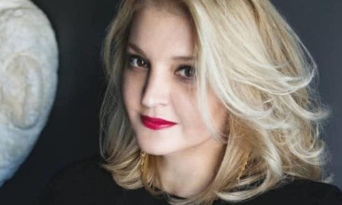 «Μια προφητική φεμινίστρια»: Ο αποχαιρετισμός της Vogue στην Σοφία Κοκοσαλάκη