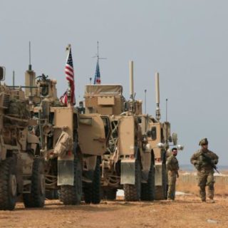 Αμερικανικά στρατεύματα διασχίζουν τα σύνορα του Ιράκ, στο πλαίσιο της αποχώρησής τους από τη Συρία