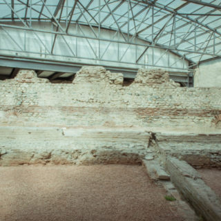 «Ο Καλός, ο Κακός και ο Άσχημος» στην υπόγεια Ρωμαϊκή Δεξαμενή μιας πολυκατοικίας